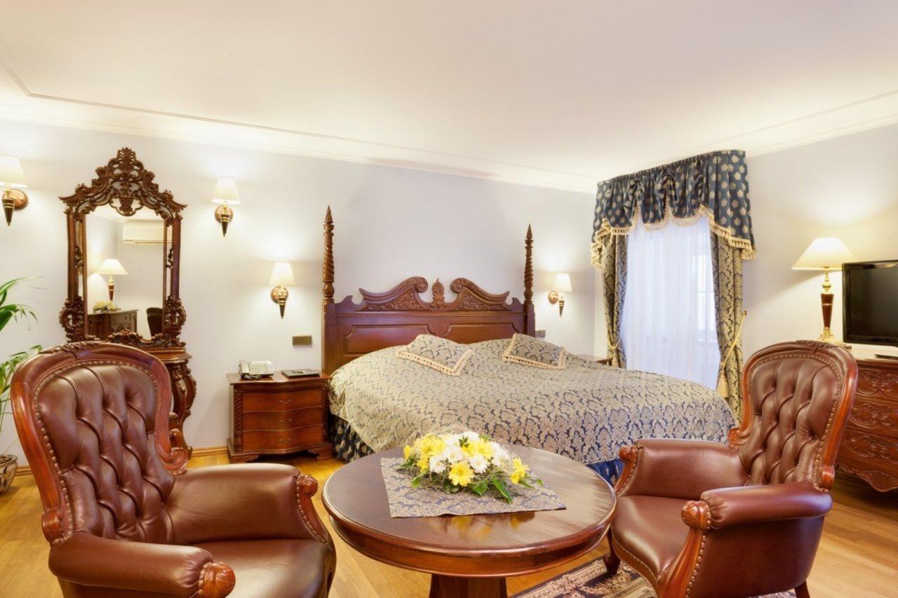 Hotel U Prince Prague By Bhg Екстериор снимка