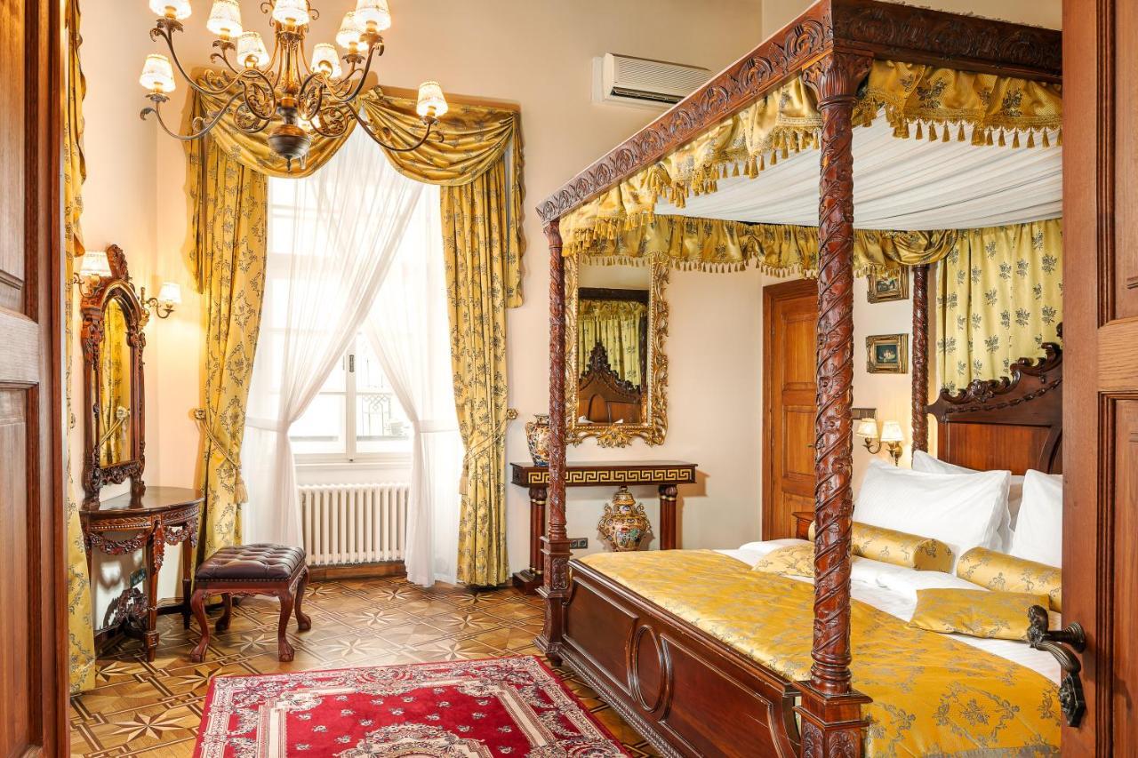 Hotel U Prince Prague By Bhg Екстериор снимка