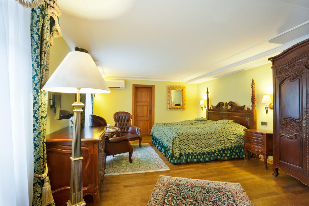 Hotel U Prince Prague By Bhg Екстериор снимка